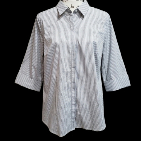 Liz Claiborne Button Front Three Quarter Sleeve Striped Top - Picture 1 of 5